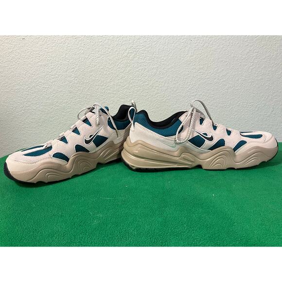 Men's Nike Tech Hera Size 12 New in Box FJ9532-110 Lt Orewood Brown/Black - Picture 9 of 11